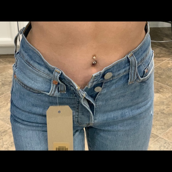 Levi’s Skinny Wedgie-Fit Jeans - Picture 3 of 5